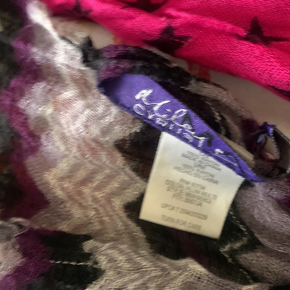 2 preloved Miley Cyrus scarves - Picture 6 of 6